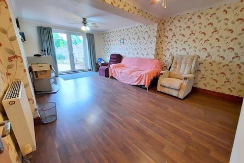 9 Ash Grove, Feltham, TW14 8AR