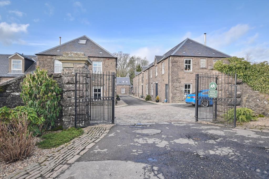 Glen Road, Kippenross, Dunblane, FK15 4 bed barn conversion £420,000