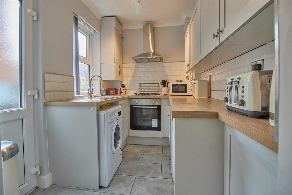 Refitted Kitchen to Rear