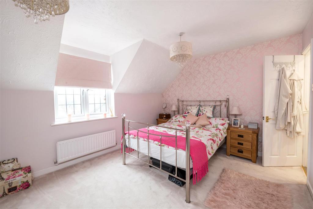 Cotland Acres, Redhill 4 bed house £525,000