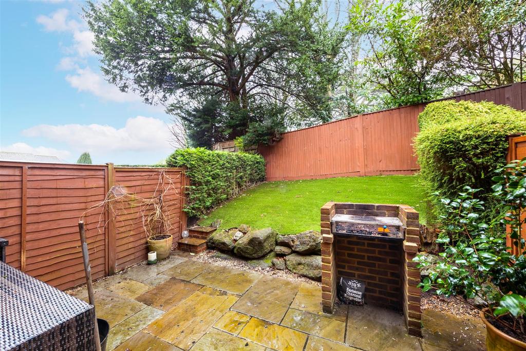 Cotland Acres, Redhill 4 bed house £525,000