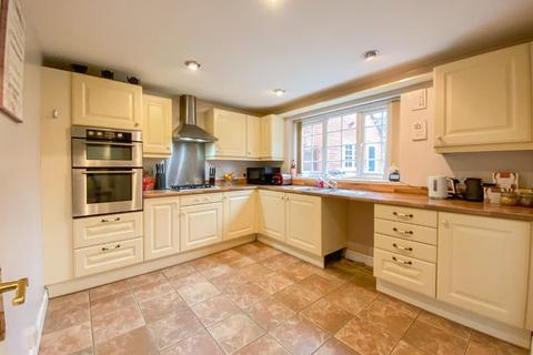 20 Deer Close, Grange Park, Northampton, NN4 5DN