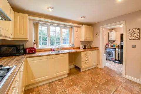 20 Deer Close, Grange Park, Northampton, NN4 5DN