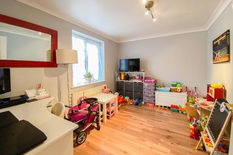 20 Deer Close, Grange Park, Northampton, NN4 5DN