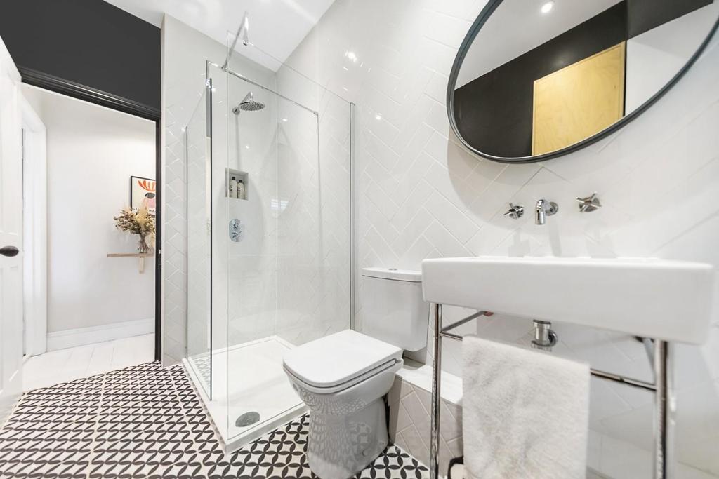 Bathroom (2).jpg