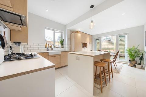 16a Dumbarton Road, London, SW2 5LU