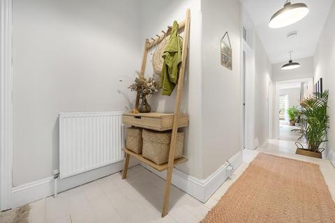 16a Dumbarton Road, London, SW2 5LU