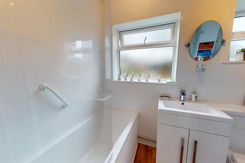 10 Greenhill Gardens, Minster, Ramsgate, CT12 4EW
