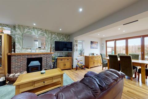 10 Greenhill Gardens, Minster, Ramsgate, CT12 4EW