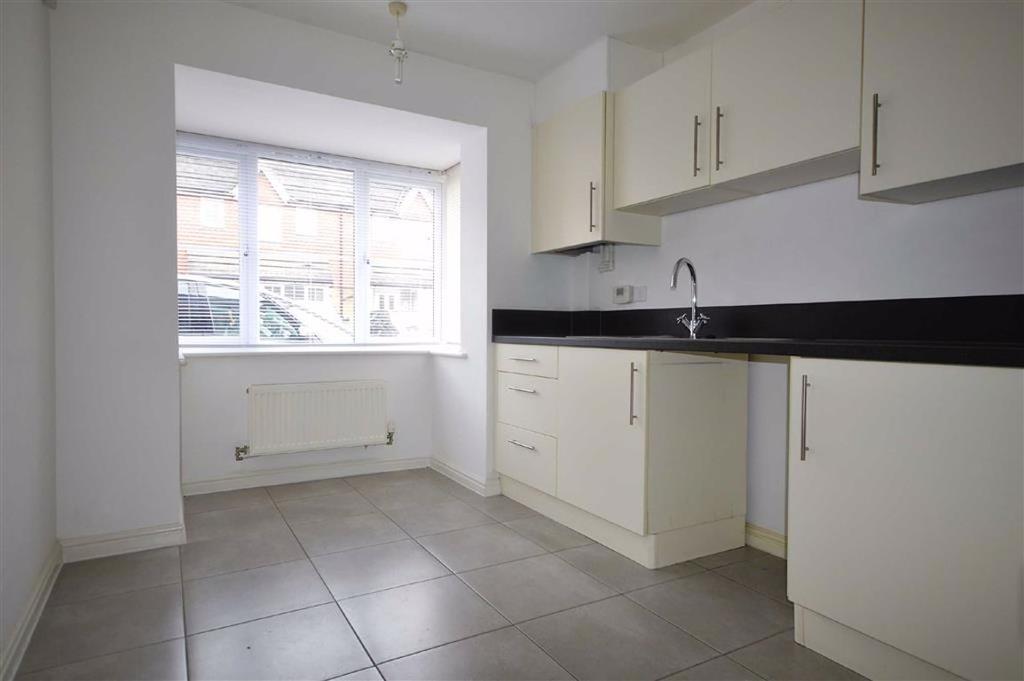 Roman Way, Maidstone, Kent 3 bed end of terrace house £1,250 pcm (£