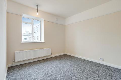 2 bedroom flat to rent - The Woodlands, London