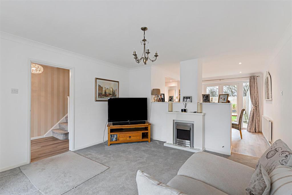 Forest Road, Paddock Wood, Tonbridge 3 bed semidetached house £400,000