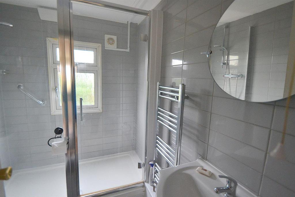 303 lionhouseparkshowerwc.jpg