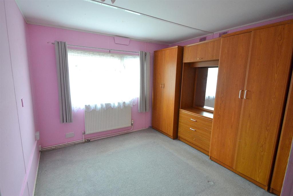 303 lionhouseparkbed1.jpg