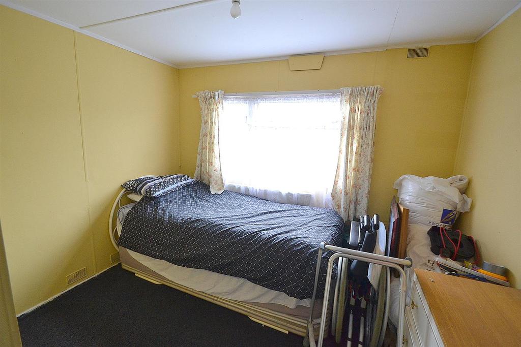 303 lionhouseparkbed2.jpg