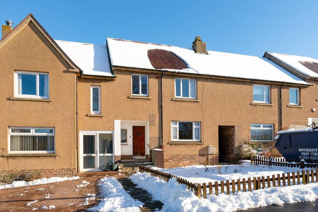 4 Queen Margaret Drive, South... 3 bed terraced house £210,000