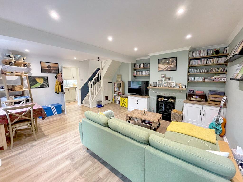 Blacklands, East Malling, West Malling, Kent, ME19 6DS 2 bed semi