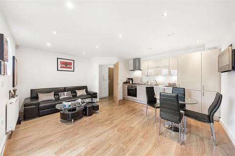1 bedroom flat for sale, St James Grove, SW11