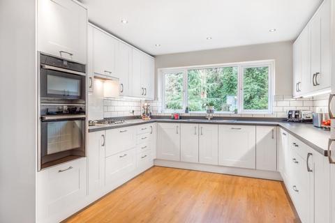3 Bruton Close, Chislehurst, BR7 5SF