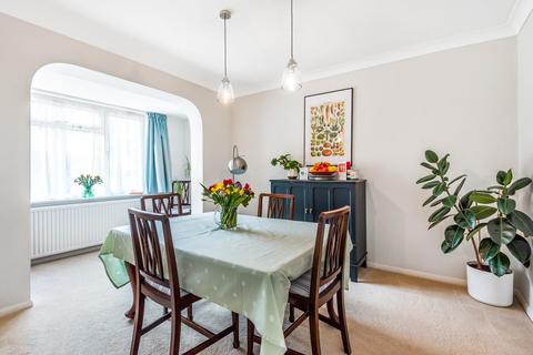 3 Bruton Close, Chislehurst, BR7 5SF