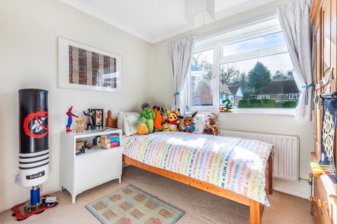 3 Bruton Close, Chislehurst, BR7 5SF