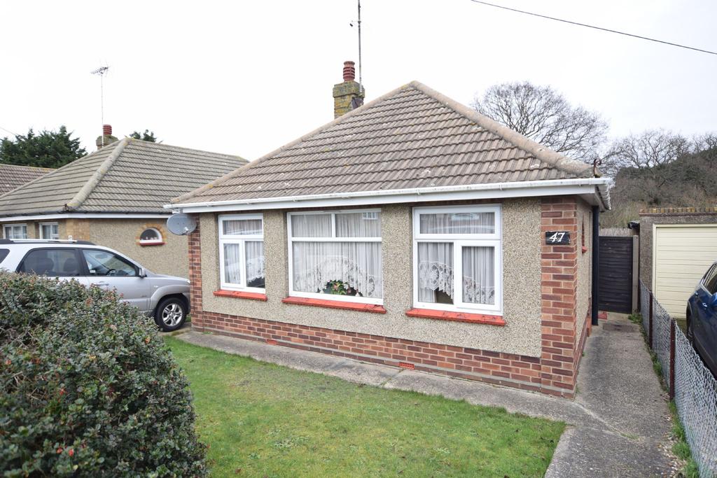 Craigfield Avenue, ClactononSea 2 bed detached bungalow £215,000