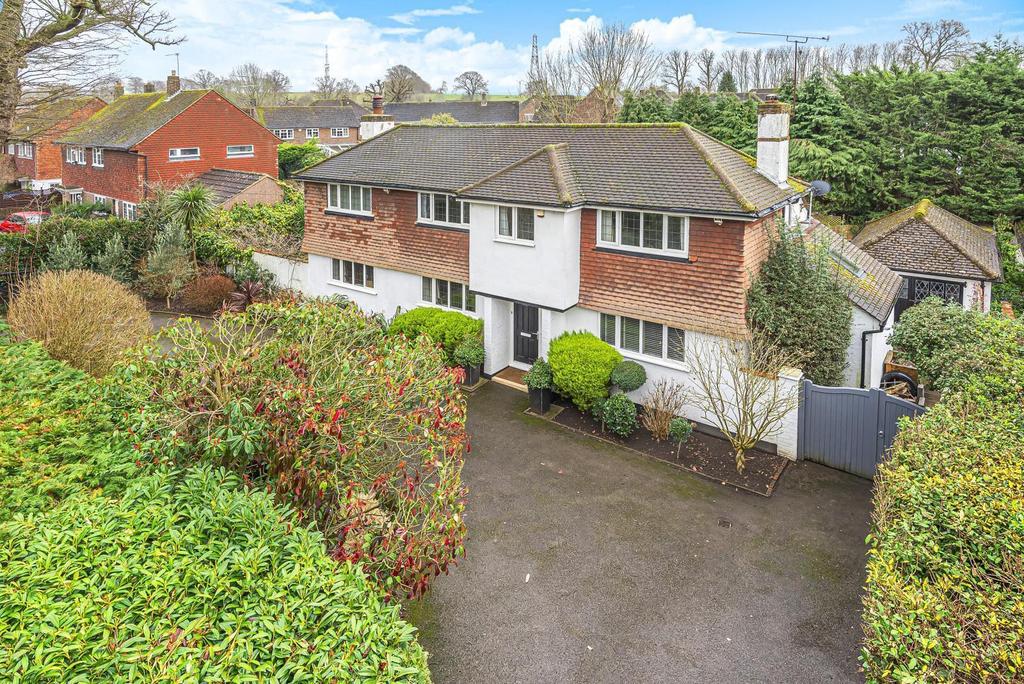 Blundel Lane, Cobham, KT11 4 bed detached house - £1,095,000