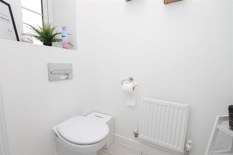 21 The Circle, Great Blakenham, Ipswich, IP6 0FD