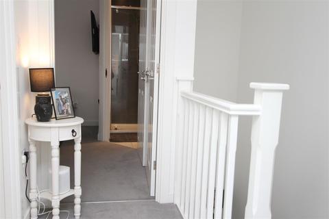 21 The Circle, Great Blakenham, Ipswich, IP6 0FD