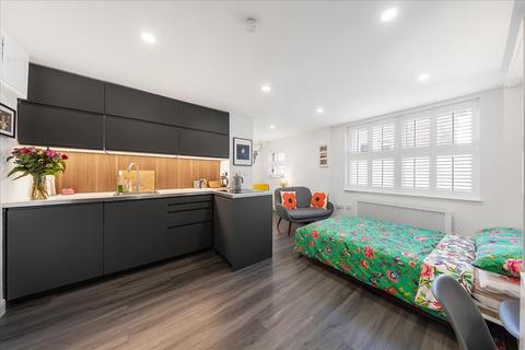 4 Spencer Mews, London, W6 8PB