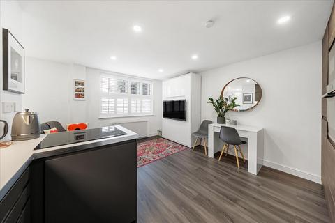 4 Spencer Mews, London, W6 8PB