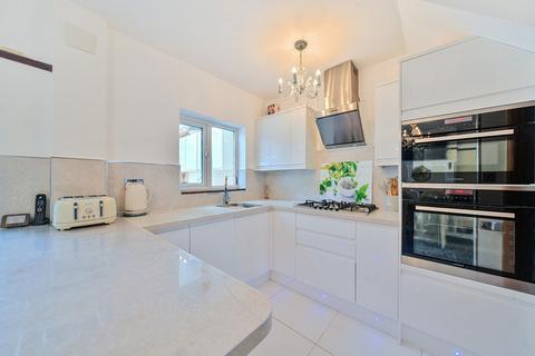 5 Warlingham Road, Thornton Heath, CR7 7DF