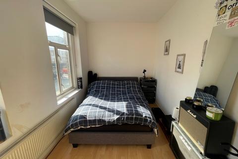 2 bedroom flat to rent, Plender Street, Camden Town, NW1