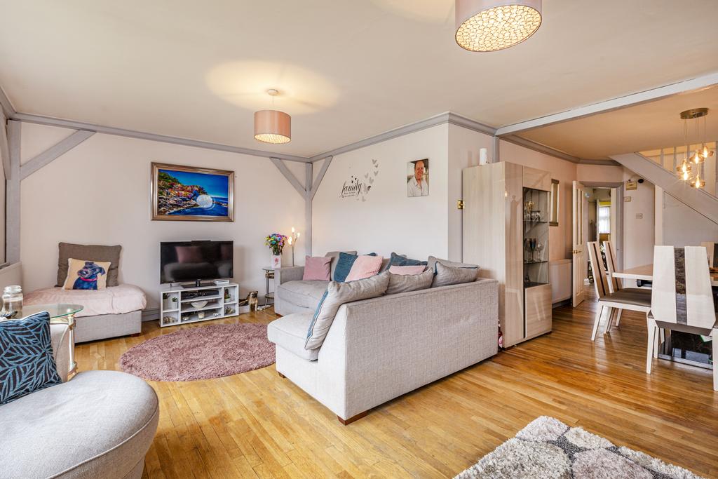 Farleigh Road, New Haw KT15 4 bed detached bungalow £525,000