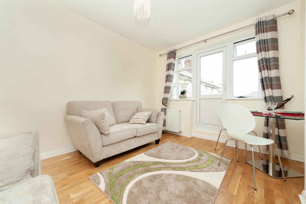 Large two bed flat, Muswell Hill, N10   £1,850.0