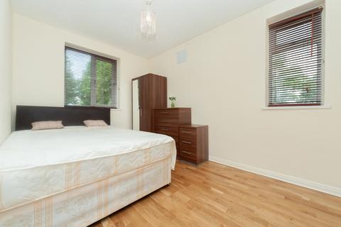 2 bedroom flat to rent, Wilton Court, N10