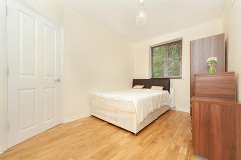 2 bedroom flat to rent, Wilton Court, N10