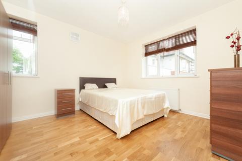 2 bedroom flat to rent, Wilton Court, N10