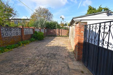 71 Ashdown Crescent, Cheshunt, Waltham Cross, EN8 0RQ