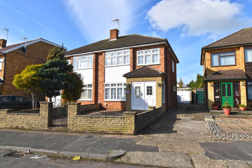 Ashdown Crescent, Cheshunt EN8 3 bed semidetached house £460,000