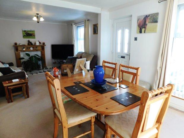 Lounge/dining room