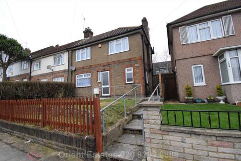 3 bedroom end of terrace house to rent, Sturgess Ave, Hendon Central
