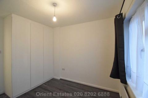 3 bedroom end of terrace house to rent, Sturgess Ave, Hendon Central