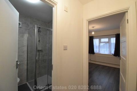 3 bedroom end of terrace house to rent, Sturgess Ave, Hendon Central