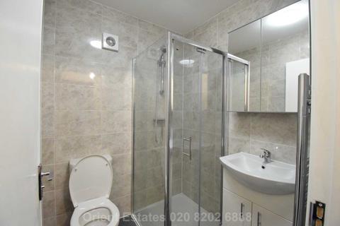 3 bedroom end of terrace house to rent, Sturgess Ave, Hendon Central