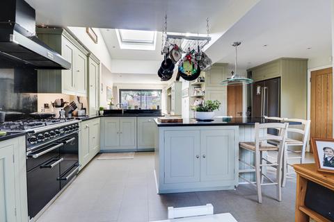 8 Armstrong Close, London Colney, St Albans, AL2 1DY