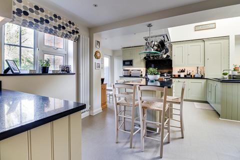 8 Armstrong Close, London Colney, St Albans, AL2 1DY
