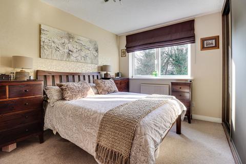 8 Armstrong Close, London Colney, St Albans, AL2 1DY