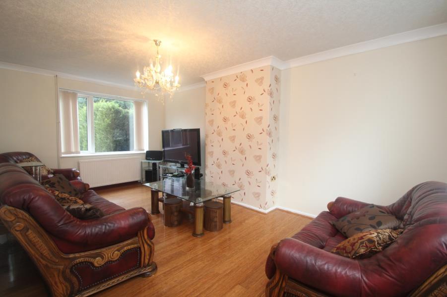 ALMSFORD DRIVE, HARROGATE, HG2 8EN 3 bed terraced house £1,200 pcm (£