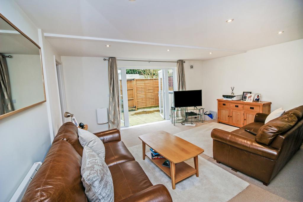 2 Bedroom Ground Floor Flat for Sale